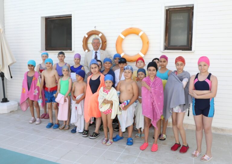 MUDANYA BELEDİYESİ YÜZME HAVUZUNDA YAZ SEZONU BAŞLADI