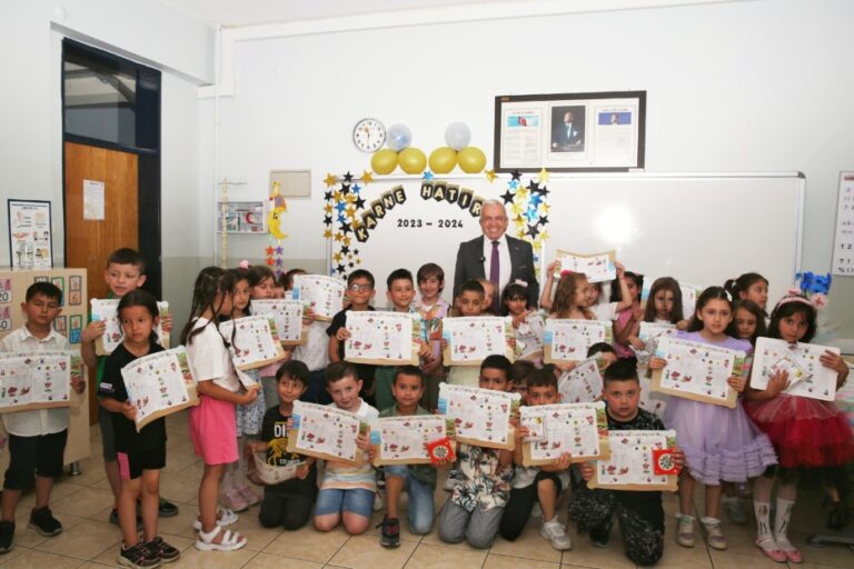 Miniklerin karneleri Başkan Şadi Özdemir’den