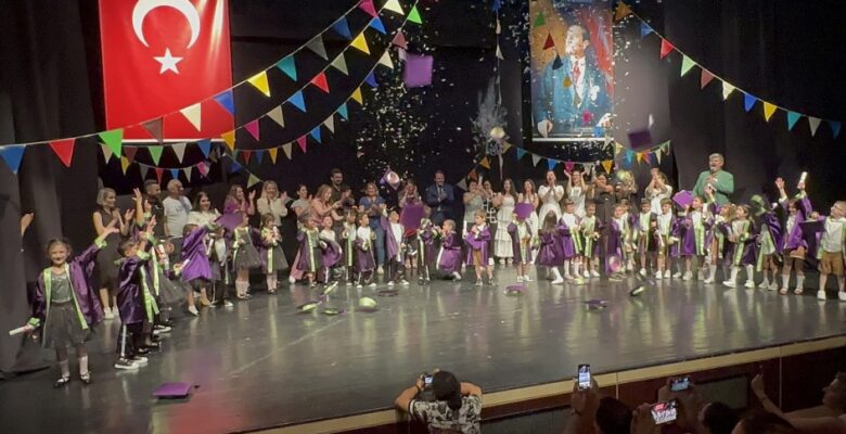 Nilüferli minikler yıl sonu gösterileriyle büyüledi