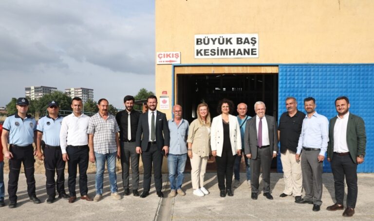 Başkan Şadi Özdemir Alaaddinbey Kurban Pazarı’nı gezdi