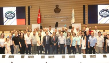 Spor Şenlikleri’nde görev alanlara teşekkür plaketi