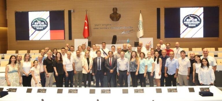 Spor Şenlikleri’nde görev alanlara teşekkür plaketi