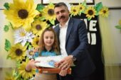 BAŞKAN YILMAZ KARNE ALAN TÜM ÖĞRENCİLERİ TEBRİK ETTİ
