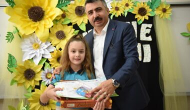 BAŞKAN YILMAZ KARNE ALAN TÜM ÖĞRENCİLERİ TEBRİK ETTİ