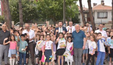 BAŞKAN ÖZEL KARNE SEVİNCİNE ORTAK OLDU