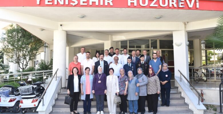 YENİŞEHİR HALKI BELEDİYE MEYDANI’NDA BAYRAMLAŞTI