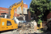 Tehlike saçan metruk binalar yıkılıyor
