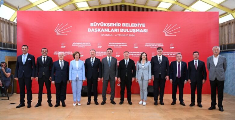 CHP’li Büyükşehir Belediye Başkanları İstanbul’da bir araya geldi