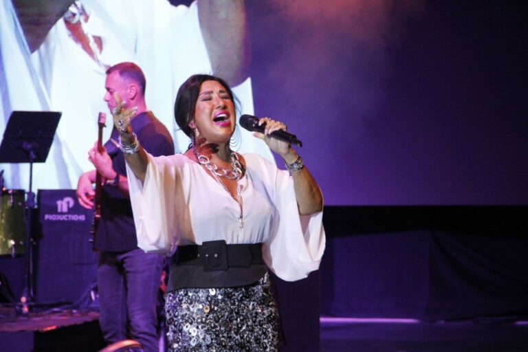 Bursa Festivali’nde “Nünü caz söyledi”