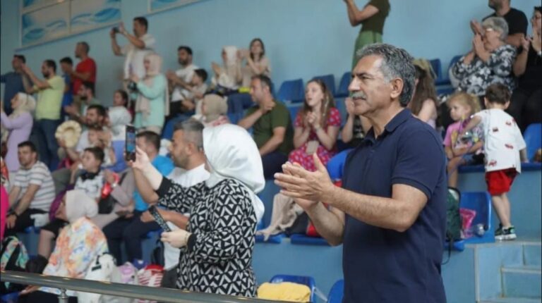 Gemlik’te Minik Yüzücüler Birincilik için Yarıştı
