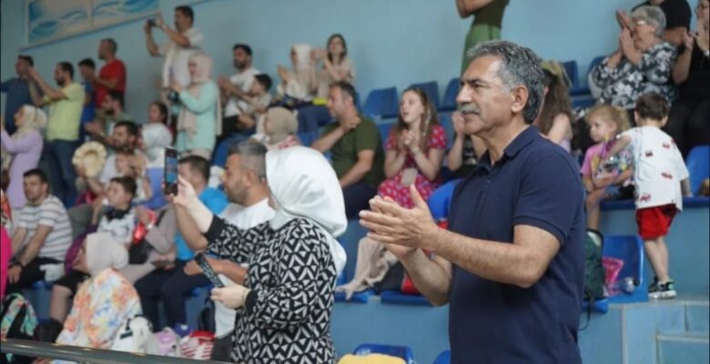 Gemlik’te Minik Yüzücüler Birincilik için Yarıştı