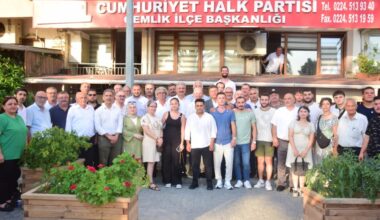 CHP Gemlik’e üye akını, Haydariye’den 60 kişiye rozet takıldı