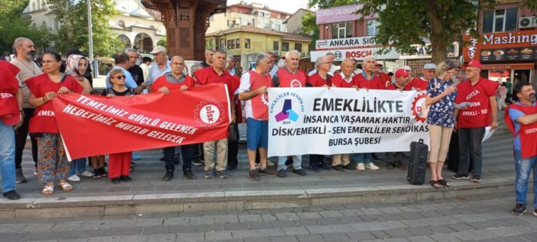 Emekliler Meydanlarda Direniyor