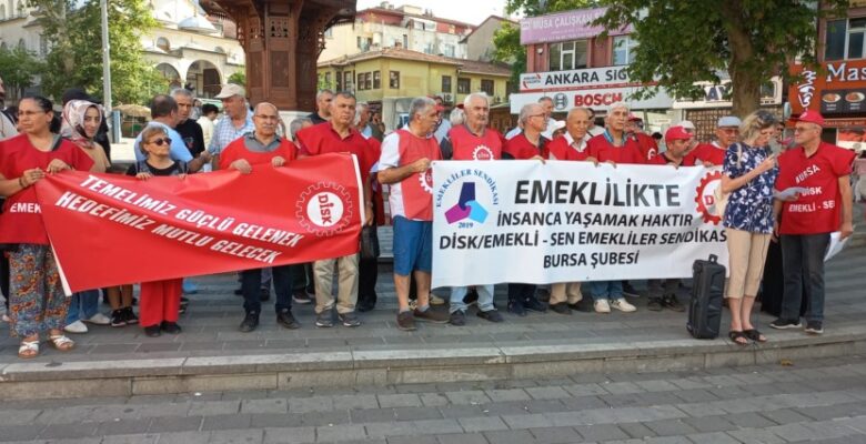 Emekliler Meydanlarda Direniyor