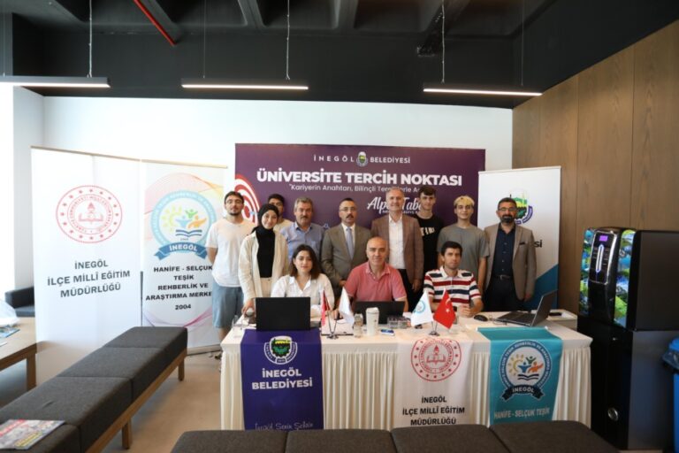 PROTOKOL ÜYELERİ ÜNİVERSİTE ADAYLARINA MORAL DEPOLADI