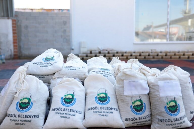 İNEGÖL BELEDİYESİ ÜCRETSİZ TOPRAK ANALİZİ UYGULAMASI DEVAM EDİYOR