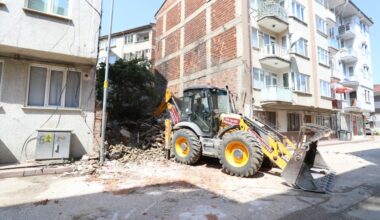 METRUK BİNALAR BİRER BİRER YIKILIYOR