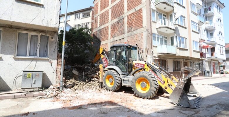 METRUK BİNALAR BİRER BİRER YIKILIYOR