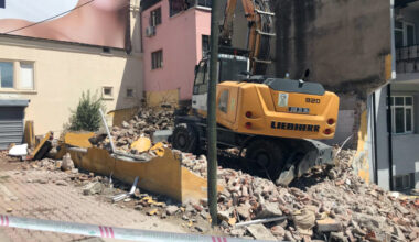 Kamu arazisine inşa edilen gecekondu yıkıldı