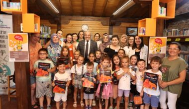 Başkan Şadi Özdemir kütüphanede çocuklarla buluştu