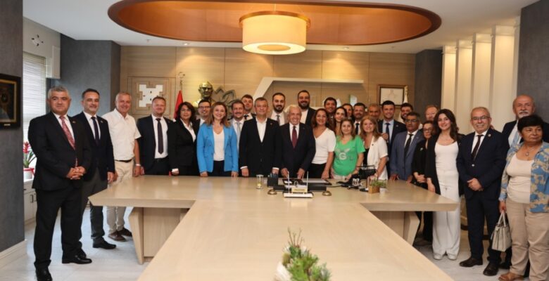 Özgür Özel:  “Nilüfer partimizin yüz akı belediyelerinden”