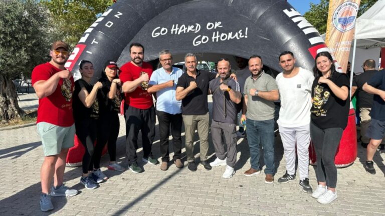 Şampiyonlardan “Halkla Bilek Güreşi”