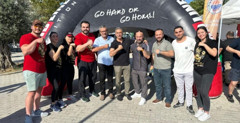 Şampiyonlardan “Halkla Bilek Güreşi”