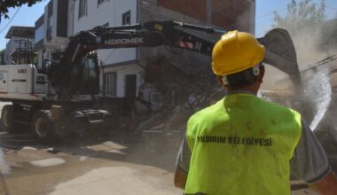 YILDIRIM BELEDİYESİ METRUK BİNA BIRAKMIYOR
