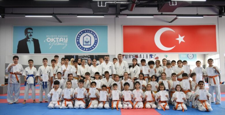 YILDIRIM’DA GELECEĞİN KARATECİLERİ KUŞAK YÜKSELTTİ