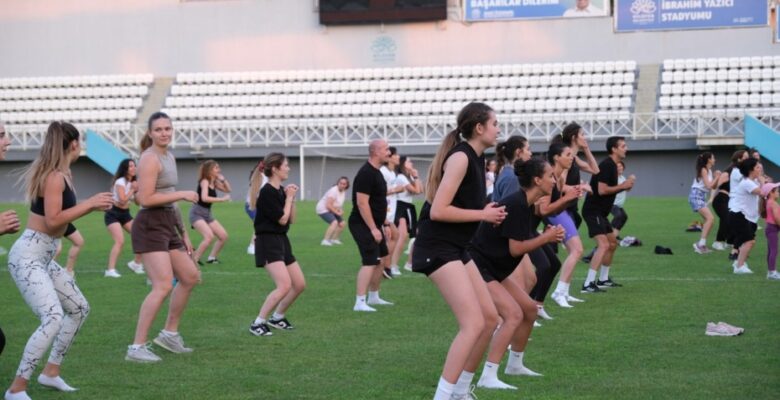 Nilüferliler zumba ile hem eğlendi hem spor yaptı