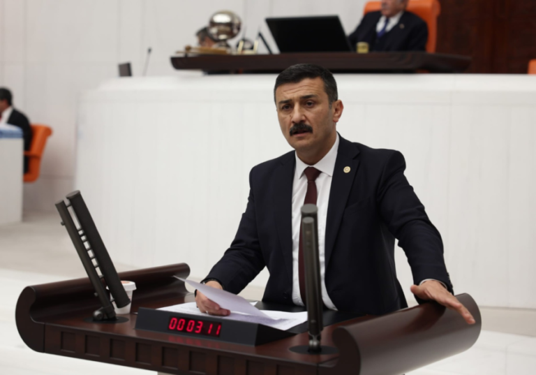 TÜRKOĞLU; “EMEKLİYE YİNE SADAKA ZAMMI ÖYLE Mİ? VİCDANSIZ TAKTİĞİNİZ BATSIN!”