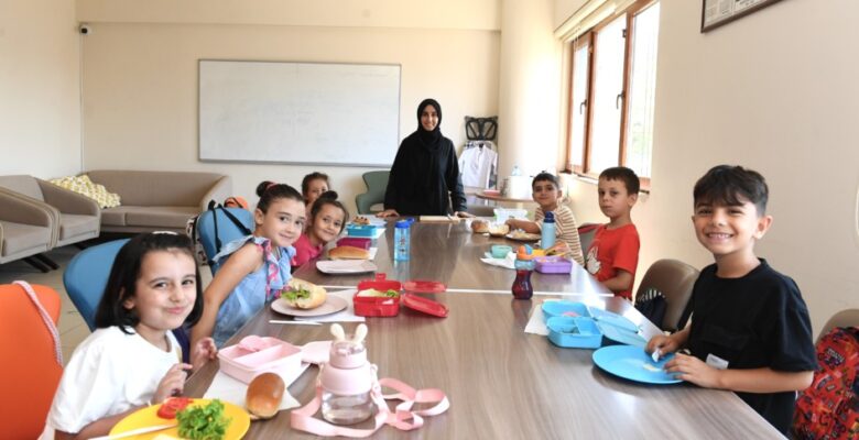 Osmangazi’nin atölyelerinde çocuklar hayatı öğreniyor