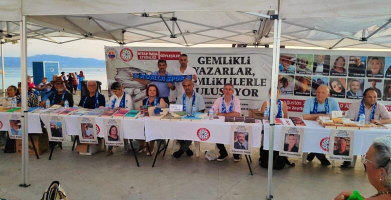 GEMLİK KENT KONSEYİ VE GEMLİK BELEDİYESİ YAZARLARI HALK İLE BULUŞTURDU