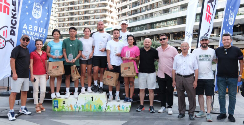 Pickleball Bursa Cup’ta ödüller sahiplerini buldu