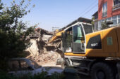 Osmangazi’de bir metruk bina daha yıkıldı