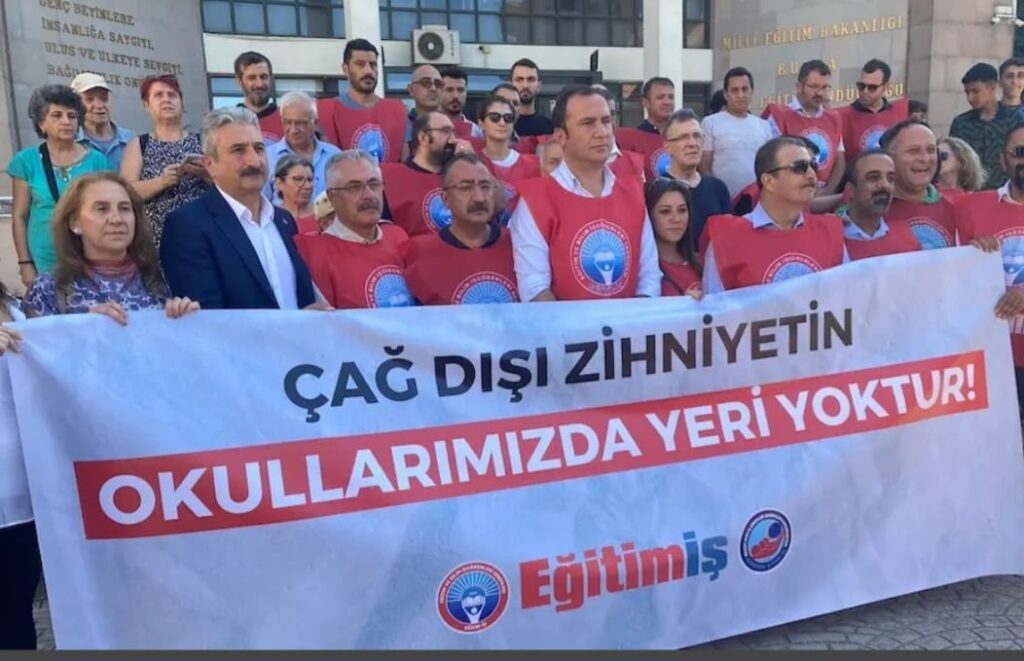KADEM ÖZBAY; “OKULDA ŞERİAT İLAN EDEN BİR ŞAHISTAN EĞİTİMCİ OLAMAZ!”