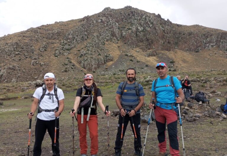 İNEGÖLLÜ DAĞCILAR, AĞRI DAĞI’NA TIRMANDILAR