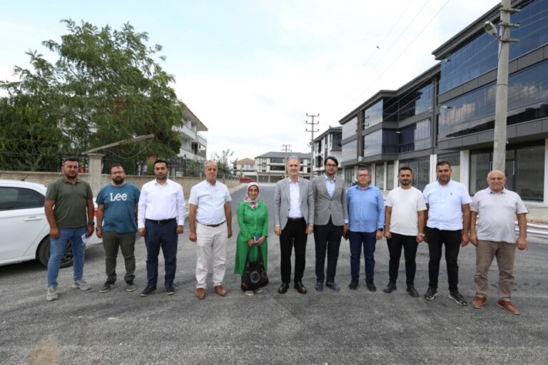 İNEGÖL ERTUĞRULGAZİ MAHALLESİNDE TRETUVAR VE YOL KAPLAMA ÇALIŞMALARI SÜRÜYOR