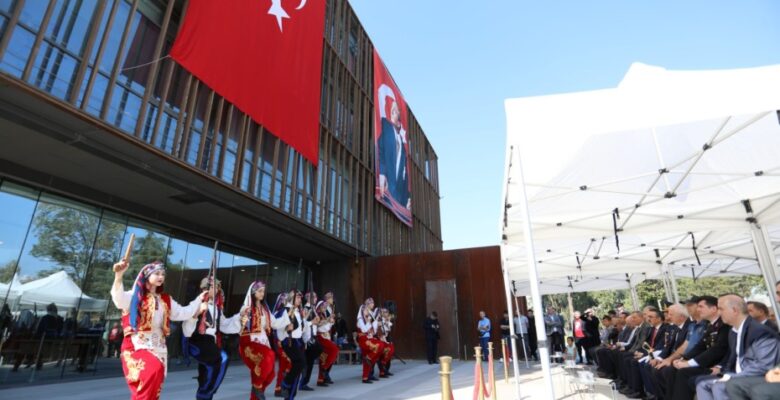 İNEGÖL’DE ZAFER BAYRAMI KUTLAMALARI RESMİ TÖRENLERLE BAŞLADI