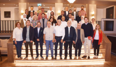 ÇİLEK MOBİLYA’NIN KURUCULARI VE YÖNETİCİLERİ ULUDAĞ’DA BİR ARAYA GELDİ ÇİLEK MOBİLYA’NIN KURUCULARI VE YÖNETİCİLERİ ULUDAĞ’DA BİR ARAYA GELDİ