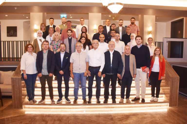 ÇİLEK MOBİLYA’NIN KURUCULARI VE YÖNETİCİLERİ  ULUDAĞ’DA BİR ARAYA GELDİ