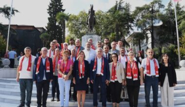 Atatürk’ün Cumhurbaşkanı olarak Bursa’ya gelişinin 100. yılı anısına çelenk sunumu yapıldı