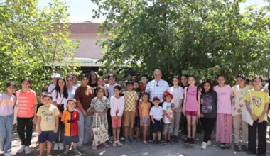 Başkan Şadi Özdemir Minareliçavuş’ta Yaz Atölyeleri’ne katıldı