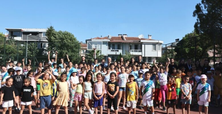 Başkan Şadi Özdemir, çocuklarla spor yaptı