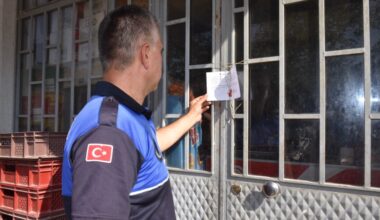 YENİŞEHİR’DE KAÇAK OLARAK ÇALIŞTIRILAN SURİYELİLERİN DÜKKÂNLARI MÜHÜRLENDİ YENİŞEHİR’DE KAÇAK OLARAK ÇALIŞTIRILAN SURİYELİLERİN DÜKKÂNLARI MÜHÜRLENDİ