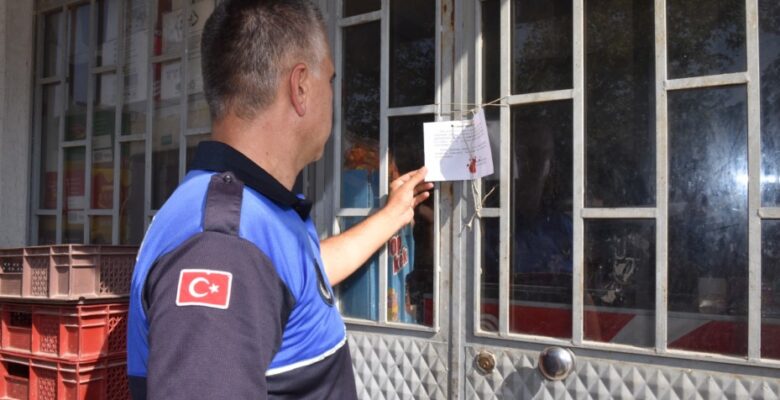 YENİŞEHİR’DE KAÇAK OLARAK ÇALIŞTIRILAN SURİYELİLERİN DÜKKÂNLARI MÜHÜRLENDİ