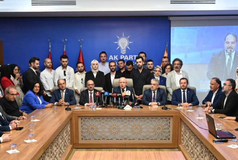 Ak Parti’nin Kuruluşunun 23. Yılı Bursa’da da Kutlandı
