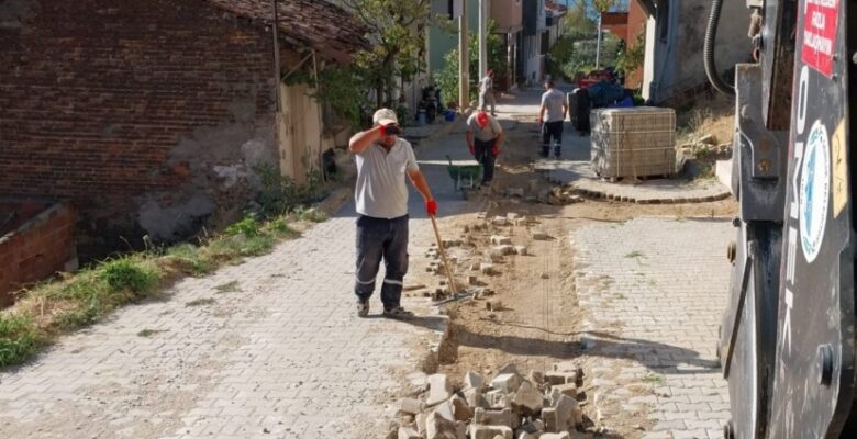 Gemlik’in dört bir yanında ihtiyaç duyulan hizmetler bir bir yerine getiriliyor.