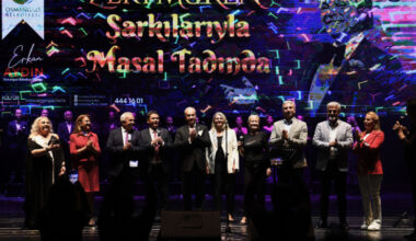 Sanat Güneşi, şarkılarıyla anıldı