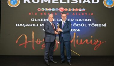 Başkan Bozbey’e RUMELİSİAD’tan ödül